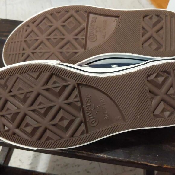 Unisex Converse Chuck Taylor Low-Top Sneakers - Size 5M 7W - Picture 6 of 6